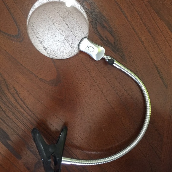 Ultra Magnifier Light With Clip - Picture 3 of 7